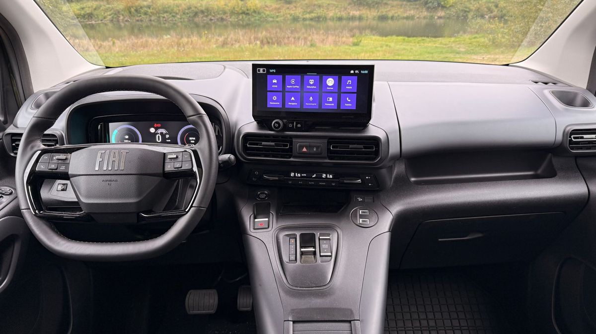 Prístrojovka je jednoduchá, avšak prehľadná a...