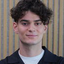 Herec Josef Trojan na návšteve redakcie Pravdy. 