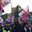 hotel Bell, Epping, Británia, protesty