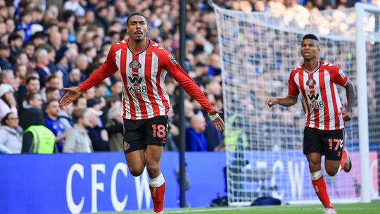Nováčik Premier League je už na druhom mieste tabuľky, v závere umlčal fanúšikov na Stamford Bridge