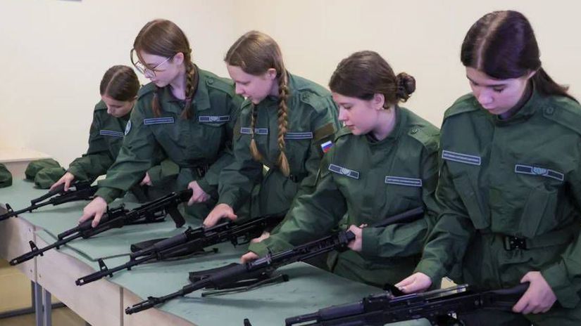 ruský tábor, vojenský výcvik, ukrajinské deti