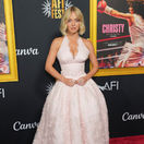 Sydney Sweeney v kreácii Miu Miu