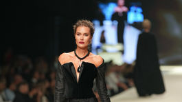 Na prehliadke Osmanyho Laffitu sa objavila aj Kinga Puhová, Miss Universe Slovakia 2023.