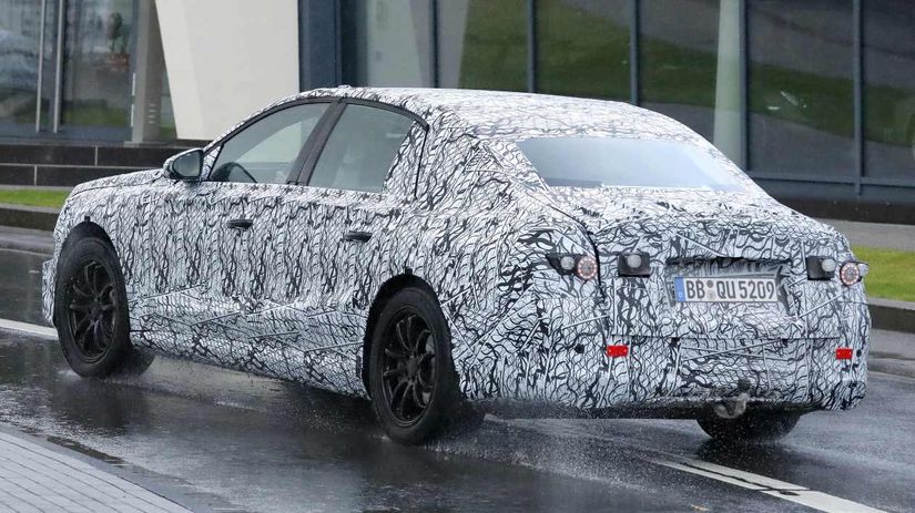 Nová elektrická trieda E by mala zákazníkom...