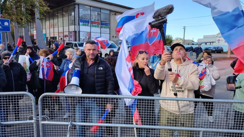 Protestujúci Miroslav Suja z neparlamentnej...