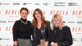 Herečka Zuzana Mauréry (vľavo) s kolegyňou...