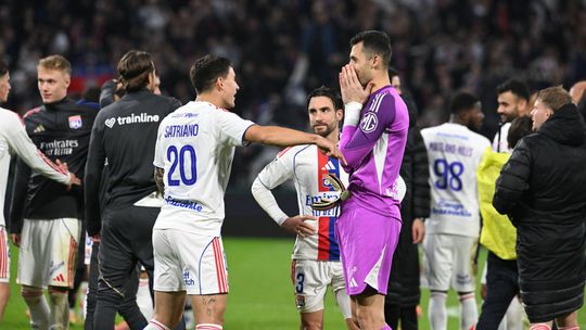 Lyon s Greifom nevyužil zakopnutie PSG. V Paríži viedol už o tri góly, rovnaký počet lôpt skončil za Slovákovým chrbtom