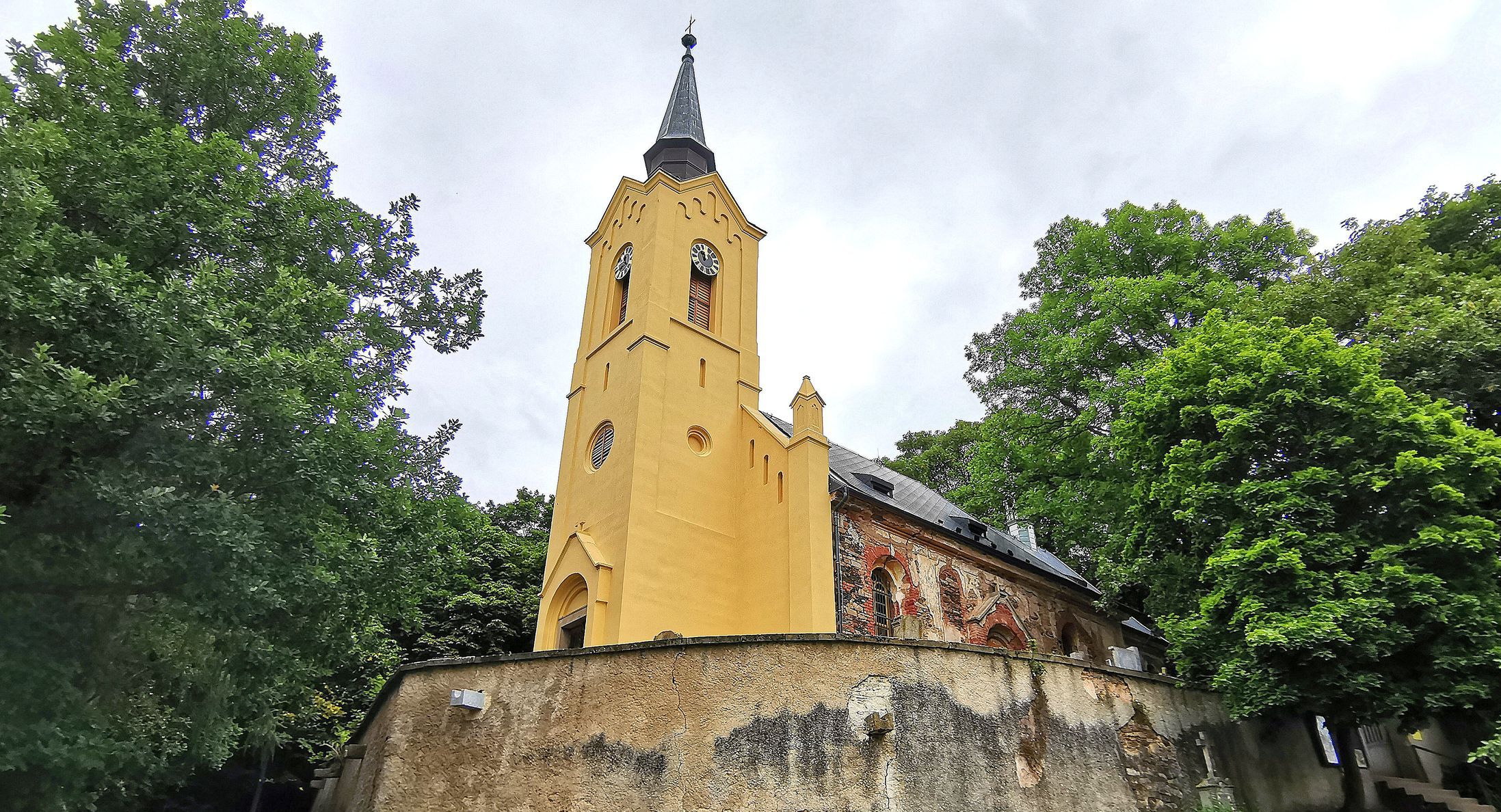 Kostol v Lukovej pri Manětíne v Plzenskom kraji.