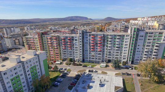 Prvý parkovací dom v Karlovej Vsi