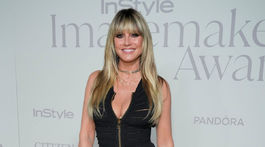 Televízna osobnosť, modelka a moderátorka Heidi Klum v kreácii Balmain. 