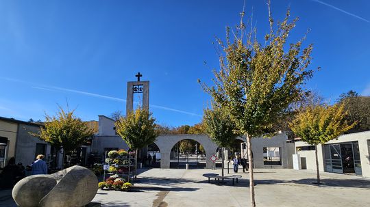 Verejný cintorín v Košiciach je na sviatky...