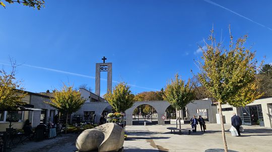 Košice sú na sviatky pripravené. Na najväčšom slovenskom cintoríne pomôže aj infokiosk 