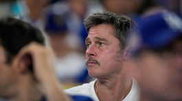 Herec Brad Pitt na baseballovom zápase medzi...
