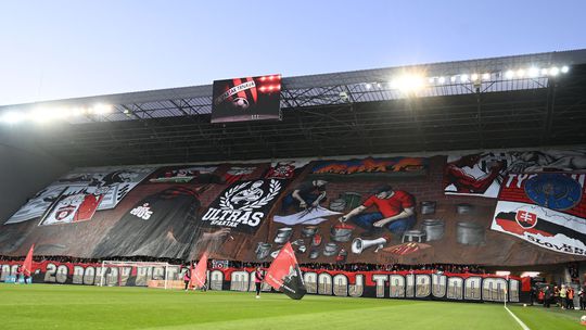 Šéf trnavského kotla, ktorý hrubo urážal Weissa, bol na zápase. Po klube sa ho zastáva aj tréner Ščasný: Nie je to normálne