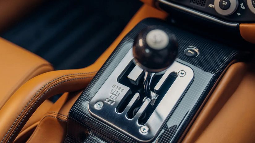 Do dražby ide úplne posledné Ferrari, vyrobené s manuálom. Je to unikát - Magazín - Auto - Pravda