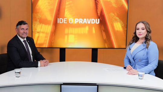 Machala v Ide o pravdu: Herci sa dali do rolí revolucionárov, pričom im nič nezakazujeme. Lety ministerky Šimkovičovej boli pracovné