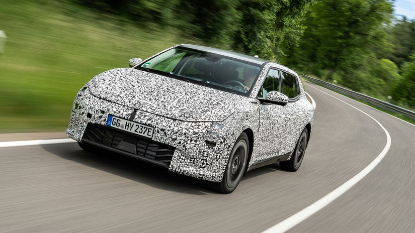 kia-ev4-endurance-nurburgring-dynamic-digital-1...