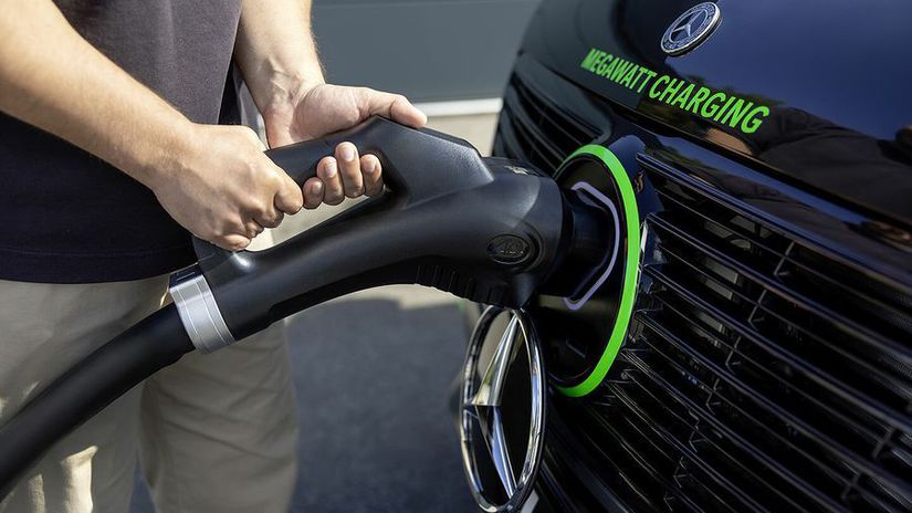 Mercedes-Benz ELF skracuje čas nabíjania na päť minút. Zatiaľ len v laboratóriu - Magazín - Auto - Pravda