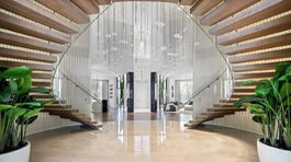 Vstupná hala do luxusného sídla speváka The...