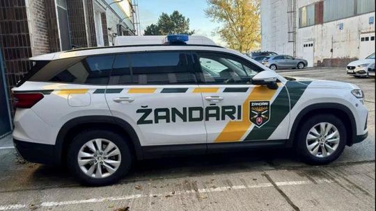 Dostali autá za 1,5 milióna, uniformy možno nedostanú. Vnútro stále počíta s nasadením žandárov do konca roka 