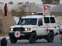 Izrael Hamas Gaza Palestínčania rukojemníci červený kríž