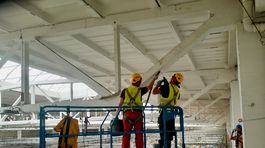 rozpadnuta hala, pad haly, stavba, hala, vyrobna hala