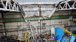 rozpadnuta hala, pad haly, stavba, hala, vyrobna hala