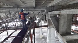 rozpadnuta hala, pad haly, stavba, hala, vyrobna hala