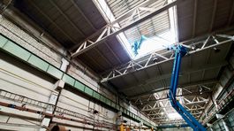 rozpadnuta hala, pad haly, stavba, hala, vyrobna hala