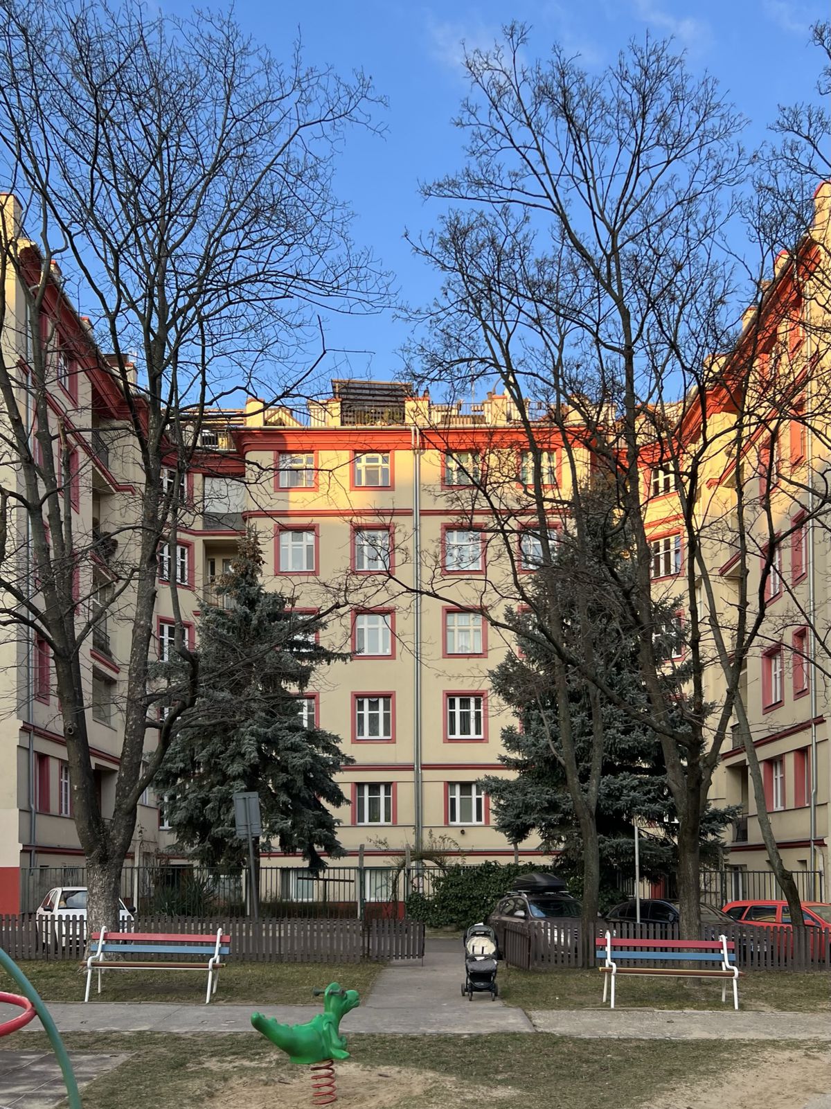 „Je to krásny súbor Legiodomov od Jurkoviča. O...