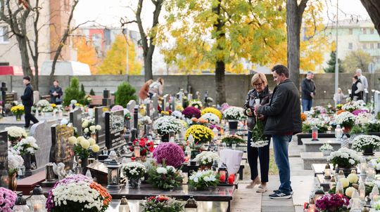 Sviatok, ktorý prežil stáročia. Dnes je Sviatok všetkých svätých. Prečo uctievame mŕtvych 1. a 2. novembra? 