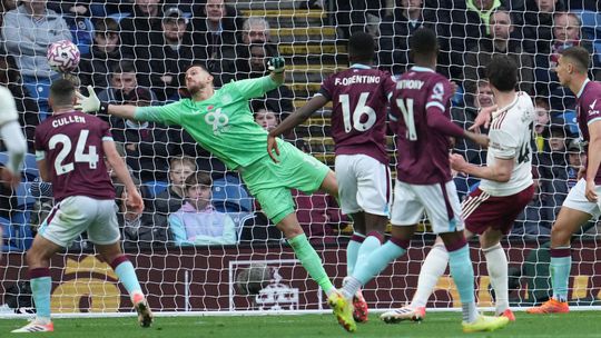 Dúbravka dostal tri góly, City spasil v nadstavenom čase Foden