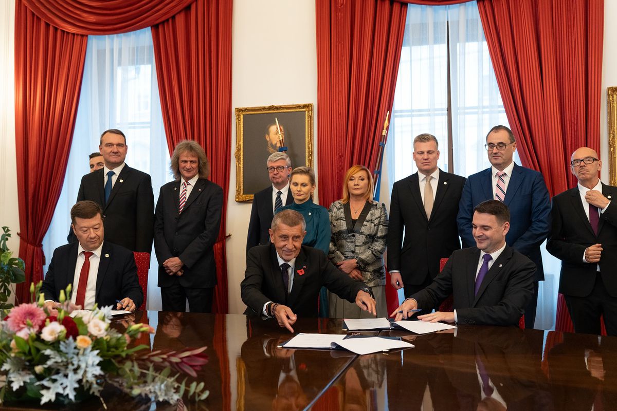 babiš malá fiala macinka šťastný okamura