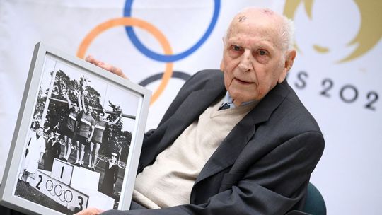 Pred rokom sa v Paríži zapojil do otváracieho ceremoniálu. Zomrel najstarší olympijský víťaz
