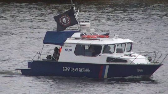 VIDEO: Ruská provokácia: čln FSB na rieke Narva niesol vlajku vagnerovcov. Estónci ironicky: Znovu pochodujú na Moskvu? 