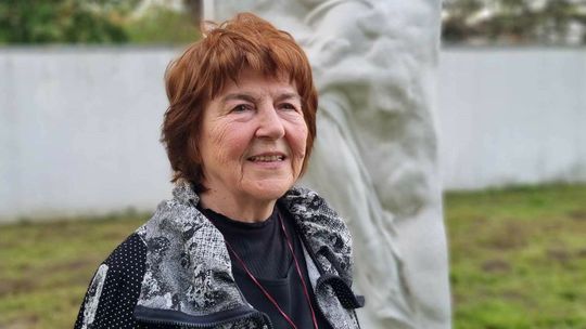 Zlata Matláková so svojou knihou poviedok...