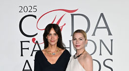 Ana Khouri (vľavo) a herečka Michelle Williams.