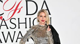 Herečka Naomi Watts v šatách z dielne Simkhai. 