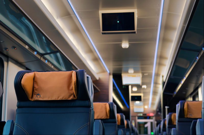 Kazdy treti cestujuci hovori  ze bude vlakom...