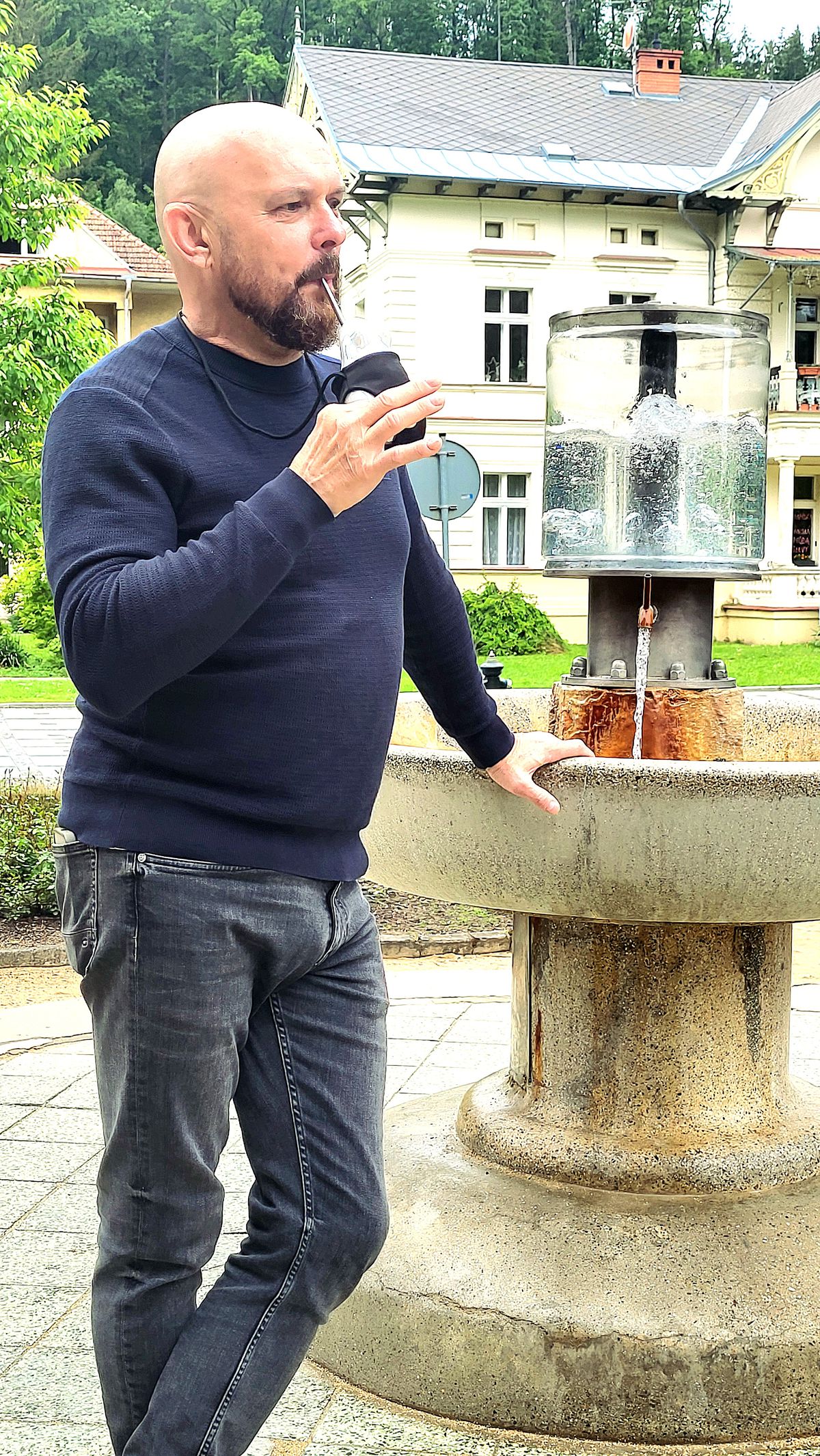 Náhodný návštevník Luhačovíc s kúpeľným...