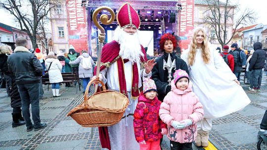 Legendárny svätec má zdobiť historické centrum a konkurovať Santa Clausovi. Priláka na Liptov ešte viac turistov?