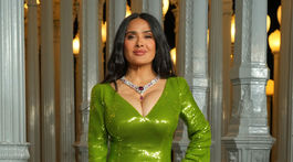 Herečka Salma Hayek  kreácii Gucci na akcii...