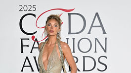 Topmodelka Elsa Hosk.