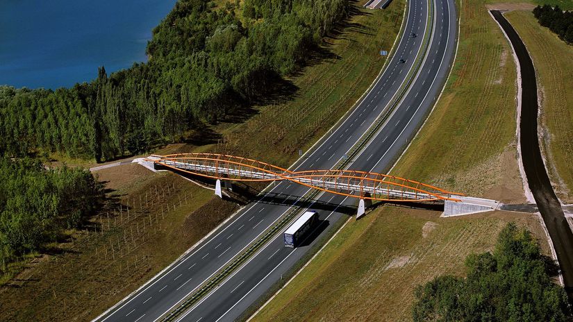 České diaľničné známky od januára zdražia. Kvôli novým diaľniciam a inflácii - Doprava - Auto - Pravda