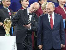 Šéf svetového futbalu prekvapil: Musíme...