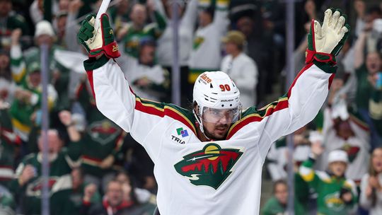 Kontroverzný gól v predĺžení NHL. Švédsky veterán netrafil bránku, gól aj tak platil