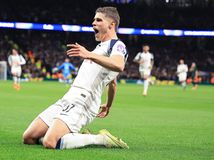 Zobral loptu na vlastnej šestnástke, trielil...