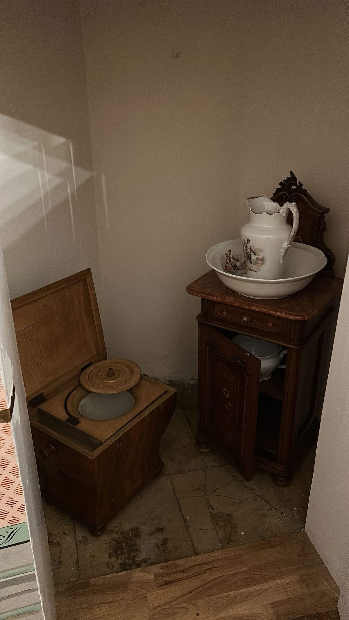 Snímka z výstavy Rodinné skutočnosti. Obraz...