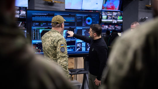 ONLINE: Zelenskému v Pokrovsku hovorili o stabilizácii. DeepState píše o kritickej situácii mesta a odrezanom Myrnohrade