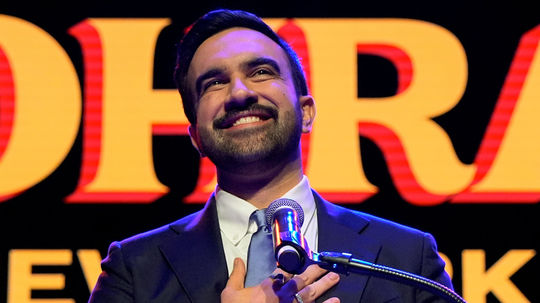 V New Yorku vyhral demokrat Mamdani, bude prvým moslimským starostom v histórii